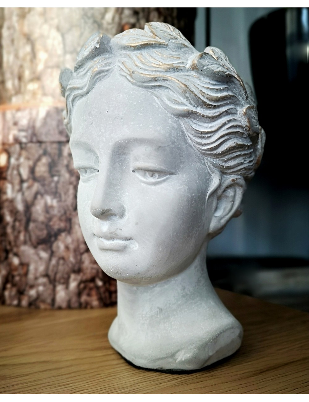 betonowa osłonka na doniczkę mała głowa kobiety bogini