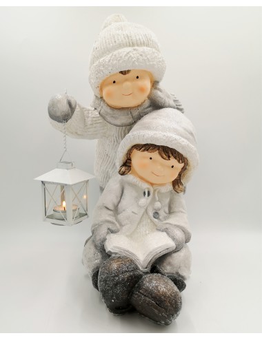 Figurka zimowa z brokatem DZIECI i KSIĄŻKA lampion 47x32 cm