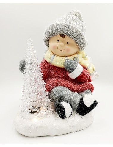 Figurka zimowa LED dziecko CHŁOPIEC i CHOINKA 37x28,5 cm