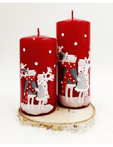 Duża świeca świąteczna L czerwona RENIFERY w szalikach 17x7 cm