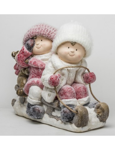 Figurka zimowa  DZIECI w czapeczkach na saniach i RENIFER 38x43 cm